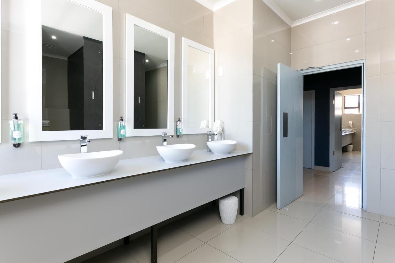 Zzzone Boutique Hostel Германус Екстер'єр фото