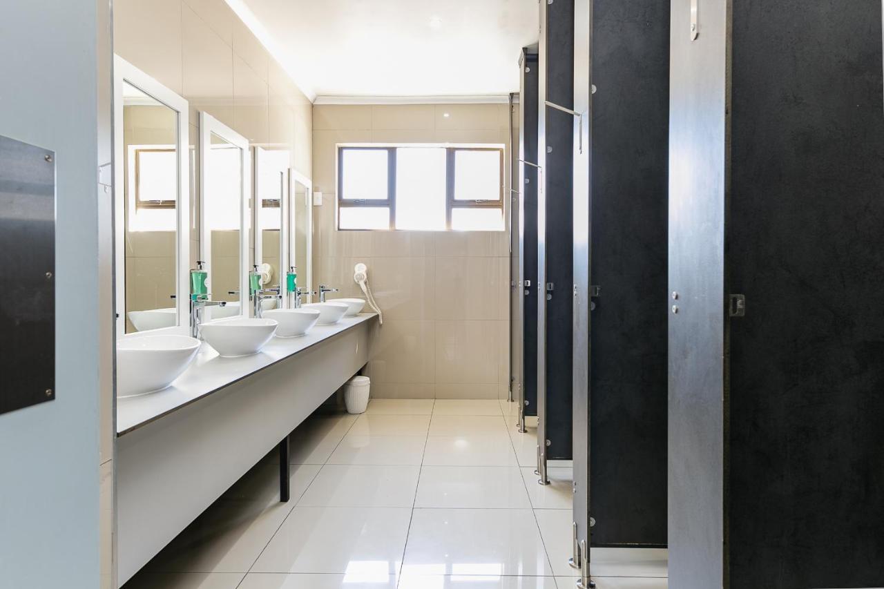 Zzzone Boutique Hostel Германус Екстер'єр фото